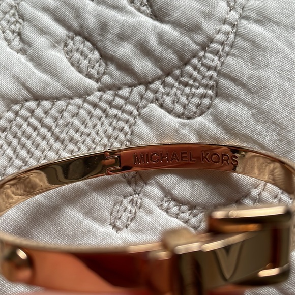 Michael Kors rose gold buckle bracelet - Picture 3 of 8